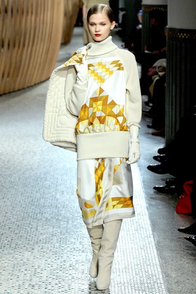 Look 11
